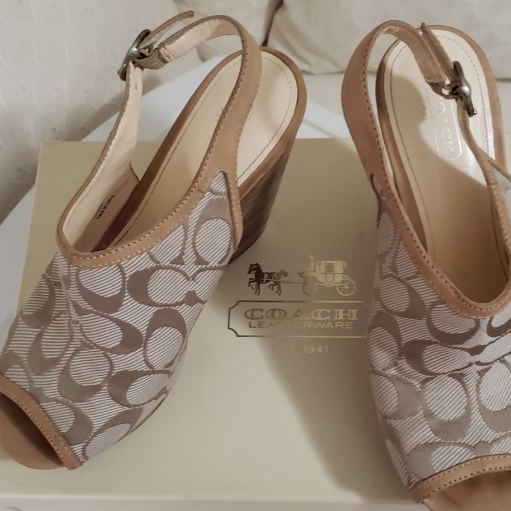 Coach Janet Wedge - Light Kahki/Sand - size 8.5